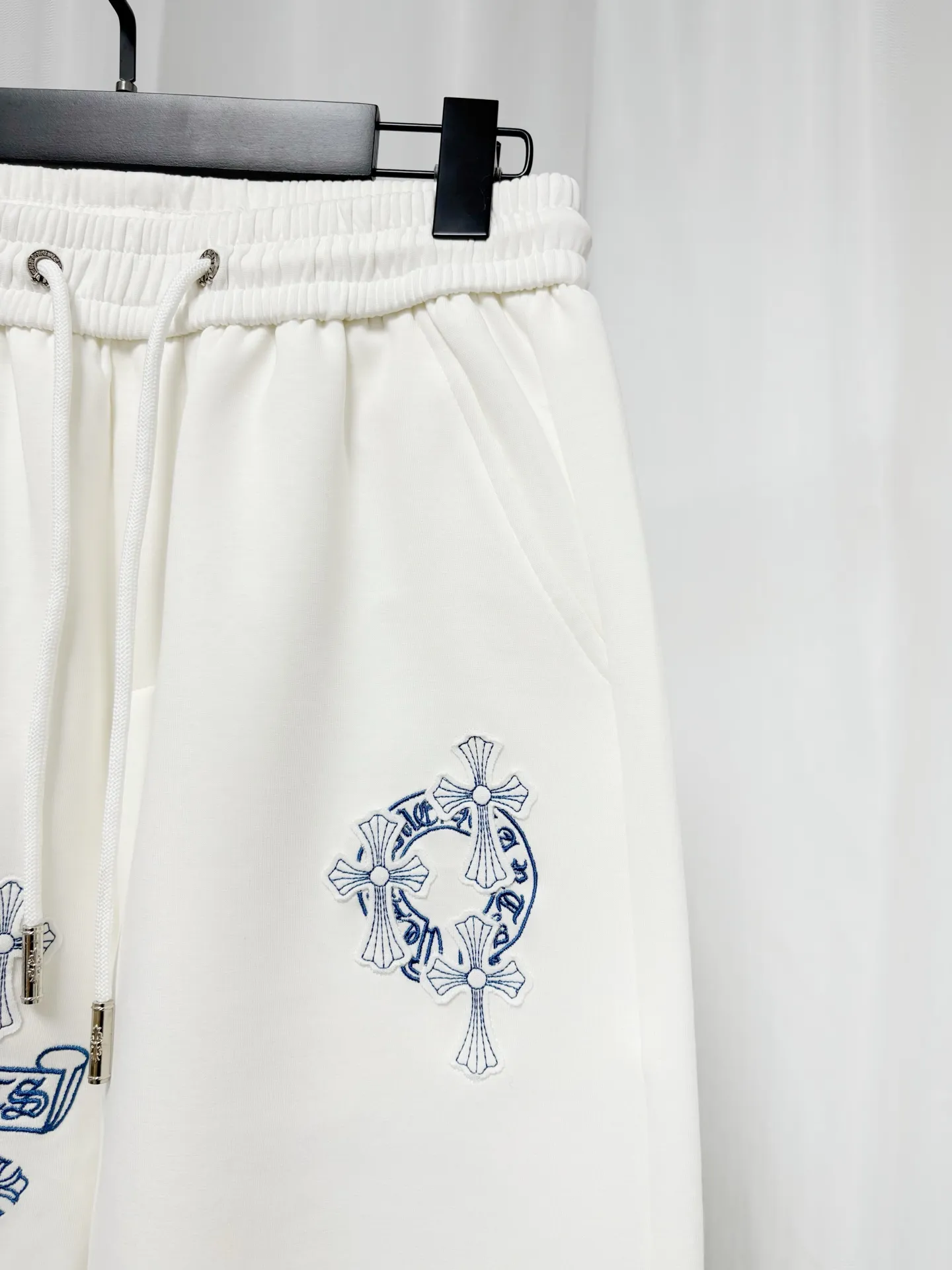 Chrome Hearts Blue ， + ， 。 ， ， 、 ， ； ， ， ， ， 。 ， ， Breathable ， White 。 Blue Classic ， ， 。 、 、 ， Versatile， 、 ， 。 Size M-3XL